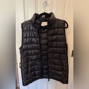Lou & Grey
Puffer Vest
Size: M
Color: Black